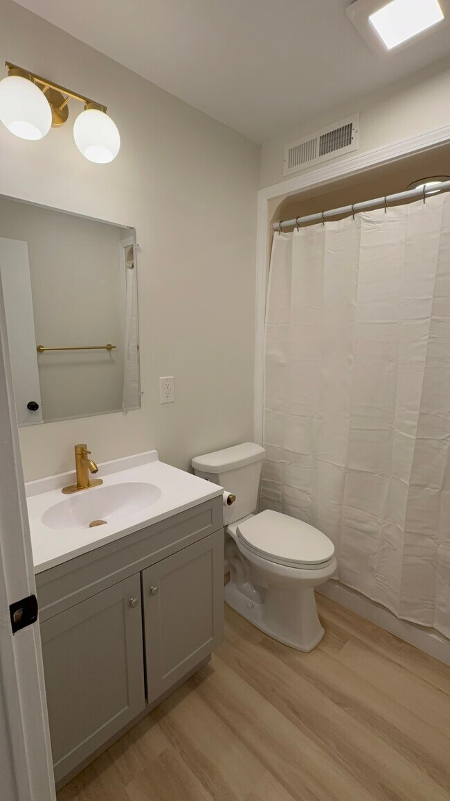 Foto del edificio - 275 W 10th St