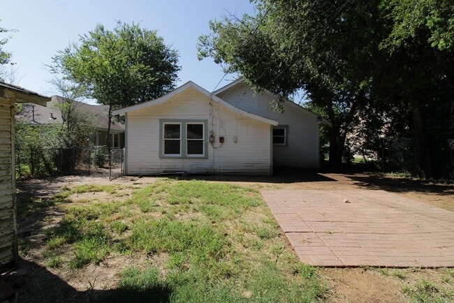 Building Photo - 1706 McGregor Ave