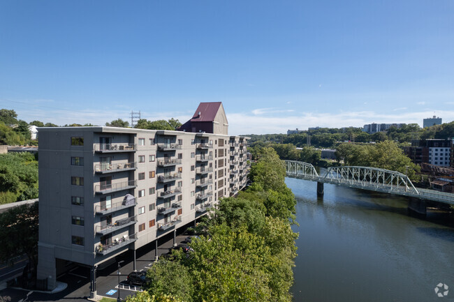 Building Photo - Bridge Five Condominiums