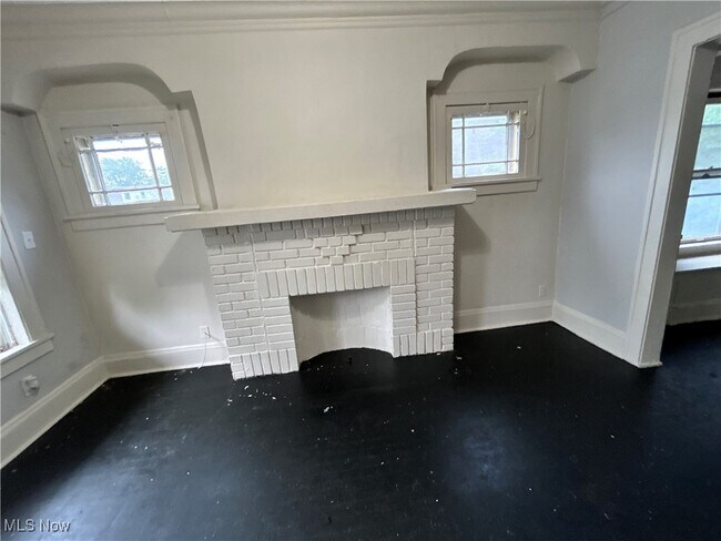 Building Photo - 3390 E 143rd St