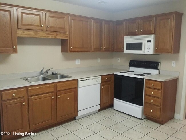 Building Photo - 8608 Standing Oak Dr