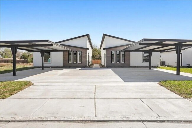 Building Photo - 1406 S Michigan St