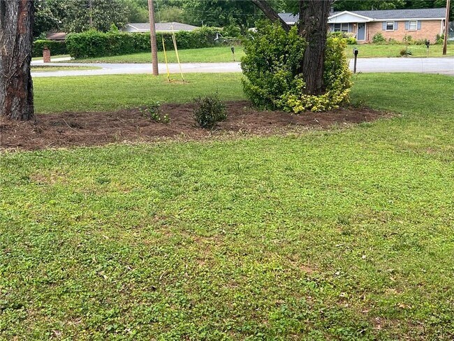 Building Photo - 3831 Lavilla Dr