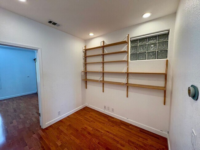 Building Photo - 445 Milan Dr