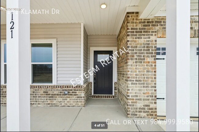 Building Photo - 121 Klamath Dr