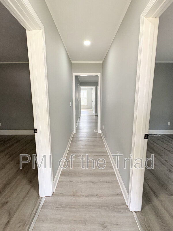Foto del edificio - 2421 Daisy St