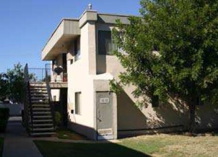 Building Photo - Villa De Oro