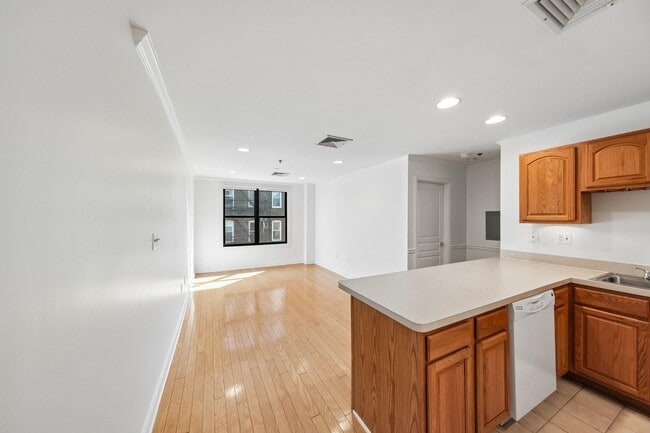 Building Photo - 711 Clinton St