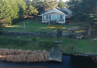 Building Photo - 348 Cockle St SW