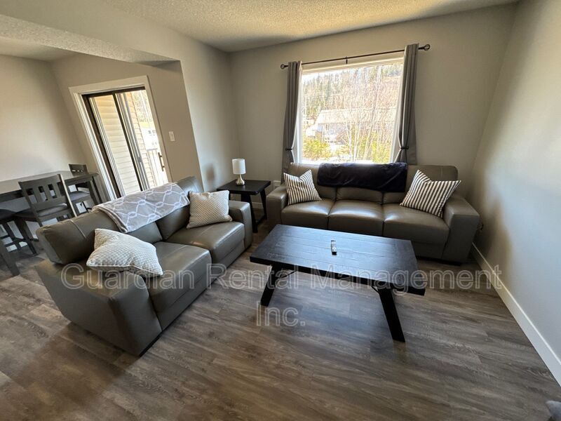 Primary Photo - 117 Centennial Dr