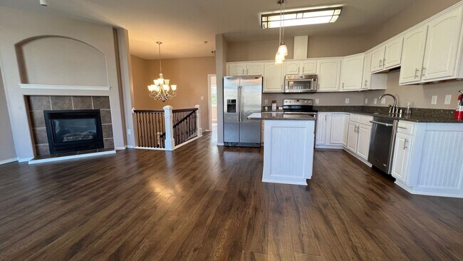 Foto del edificio - An immaculate 3 Bed/2.5 Bath Townhouse nea...