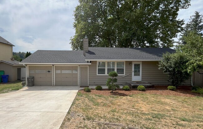 Building Photo - Thoughtfully Designed Home with Ample Natu...