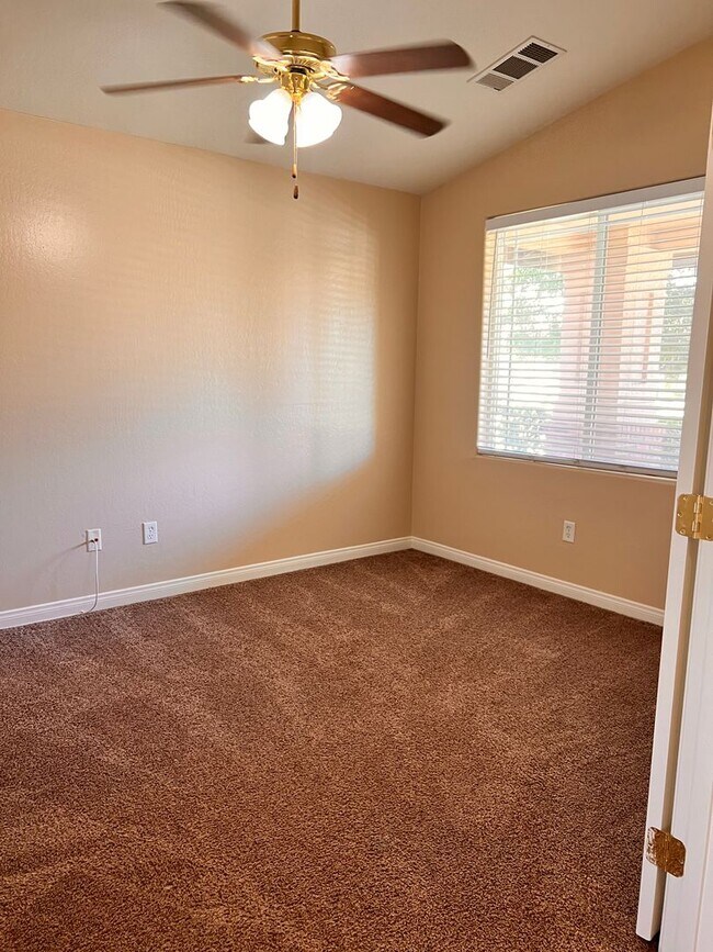 Building Photo - Northwest Bakersfield