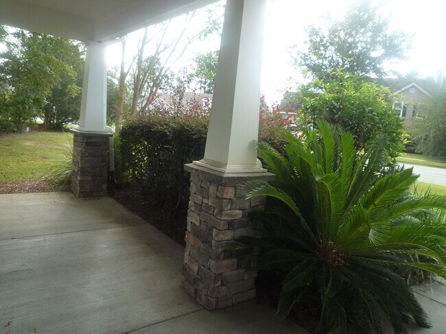 Foto del edificio - 69 Gateway Dr