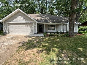 Building Photo - 2143 Loren Cir