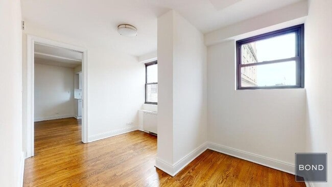 Building Photo - 145 E 16th St