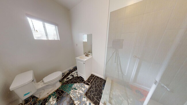 Interior Photo - 734 Hyperion