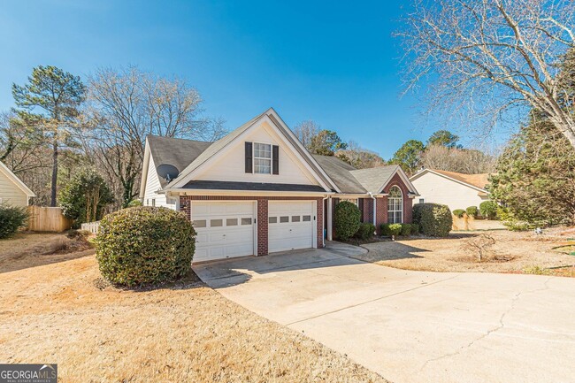 Building Photo - 5755 Lakeview Cir