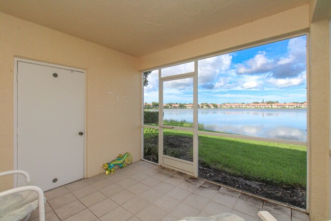 Foto del edificio - ** 2/2 FIRST FLOOR EMERALD LAKES BEAUTY RE...