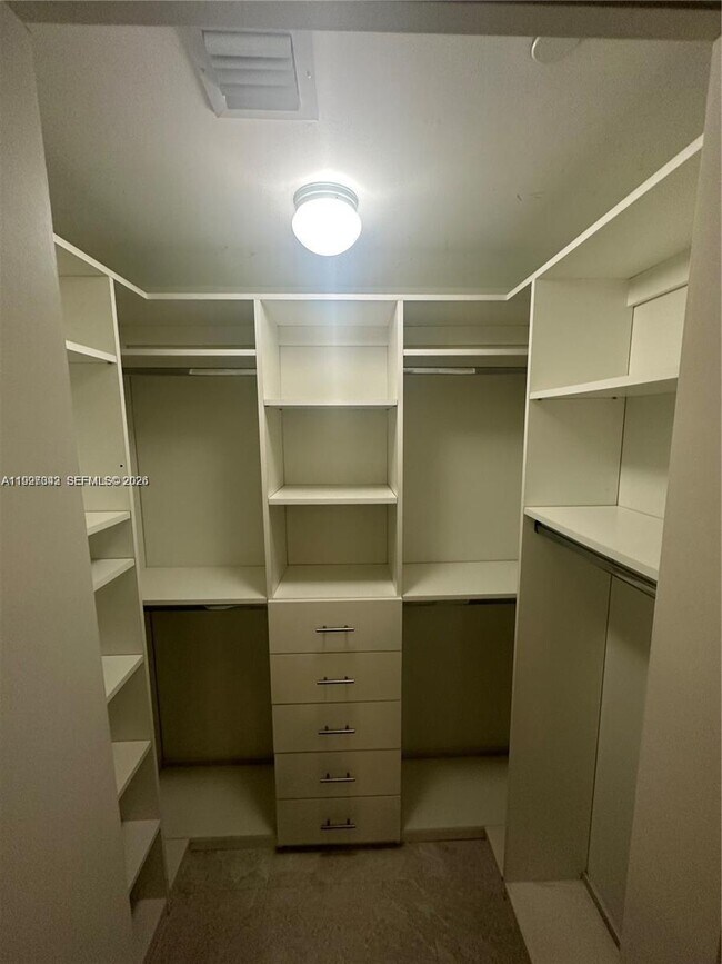 Foto del edificio - 488 NE 18th St