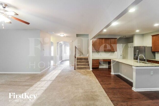 Building Photo - 423 Fredrick Dr
