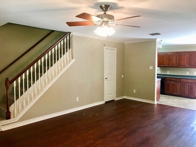 Building Photo - 16005 Echo Glen Dr