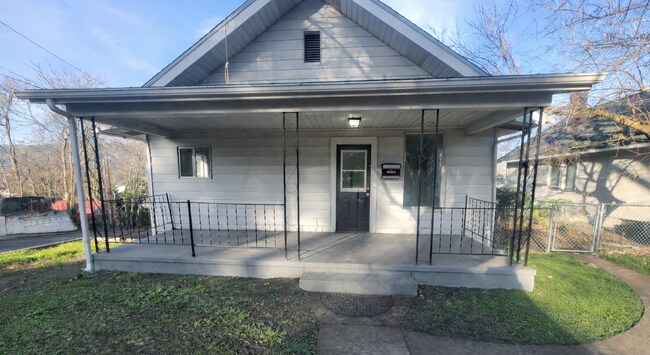 Building Photo - 1703 7th Ave