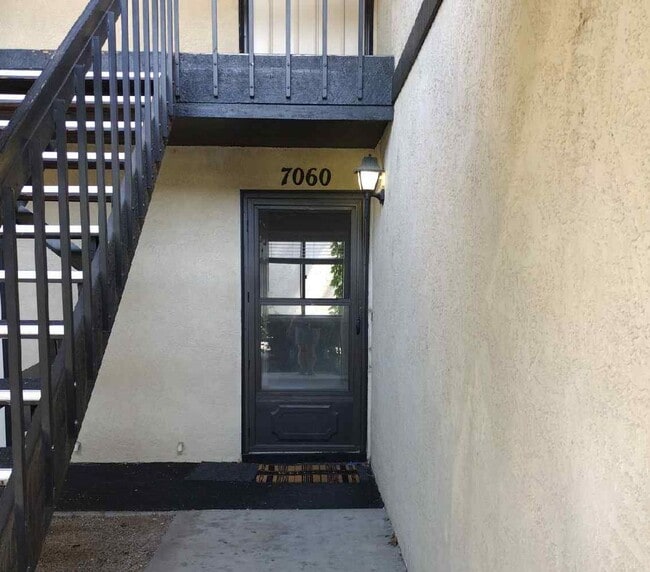 Foto del edificio - Updated Apartment with Community Pool!