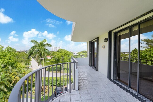 Building Photo - 12000 N Bayshore Dr