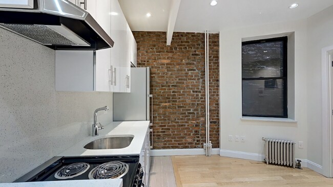 Building Photo - 7 Stanton St
