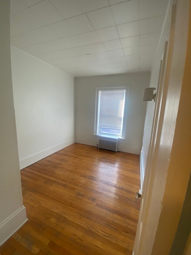 Foto del edificio - 1709 Tibbits Ave