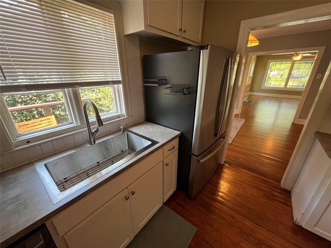 Foto del edificio - 307 E 38th St