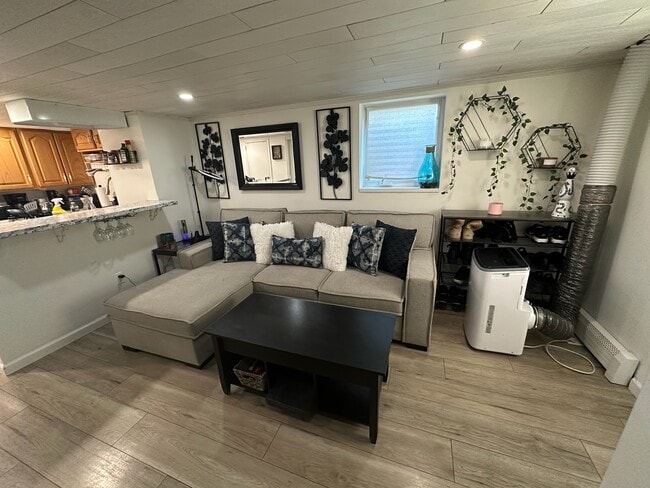 Building Photo - 3527 Mallard Rd