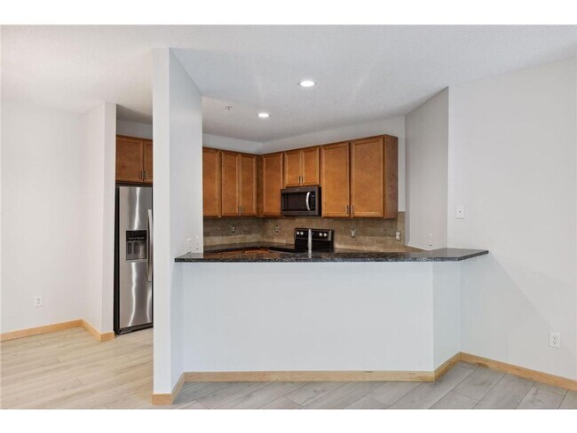 Building Photo - Plymouth 2 bedroom 2 bath Condo