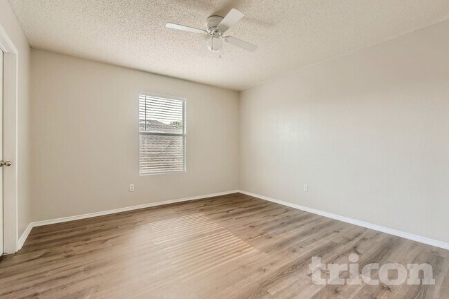 Foto del edificio - 4877 Trail Hollow Dr