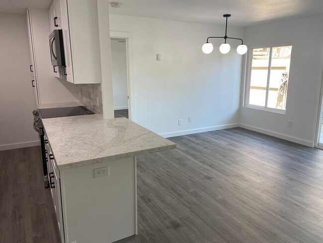Building Photo - Completely Remodeled 2 Bed 2 Bath in Linda...