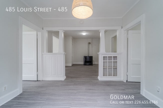 Building Photo - Main floor renovated unit close to downtown