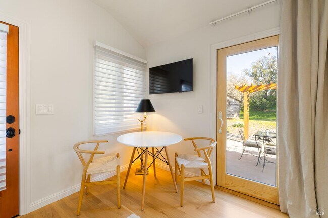 Building Photo - 291 W Thomson Ave