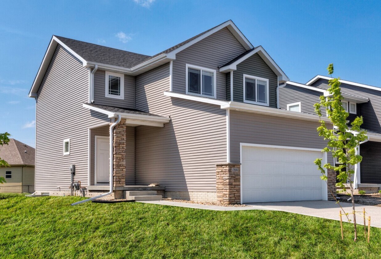 Primary Photo - Contemporary Altoona Single Family Home! N...