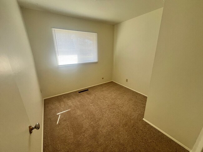 Foto del edificio - 1702 Holmes Dr