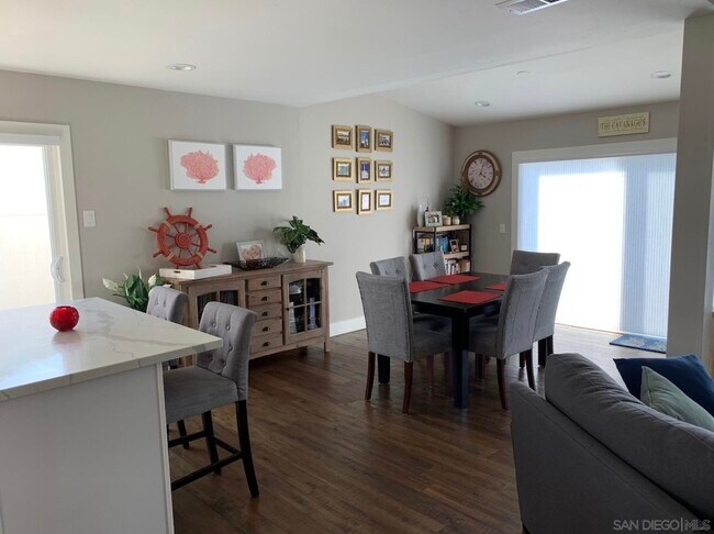 Foto del edificio - 6690 Amberly St