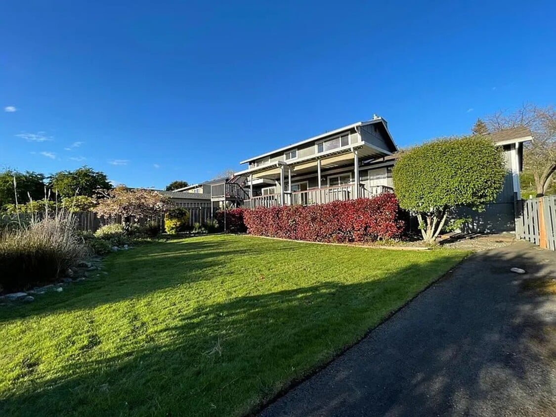 Building Photo - Beautiful 3bed/2bath home on N. Juniper St.