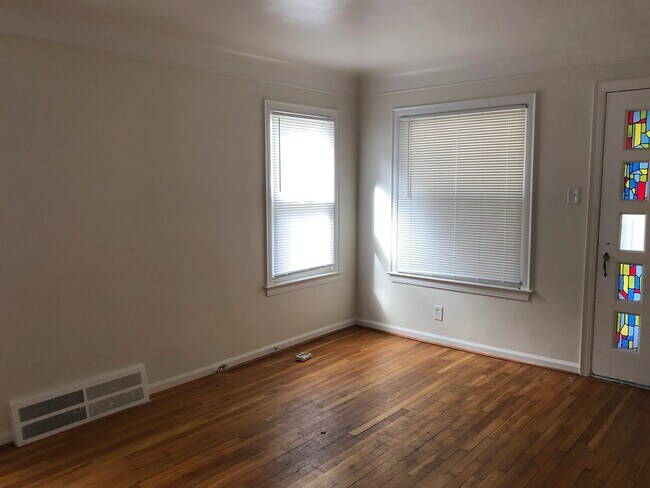 Building Photo - 3 bedroom - 1 bath - Warrendale - $1300