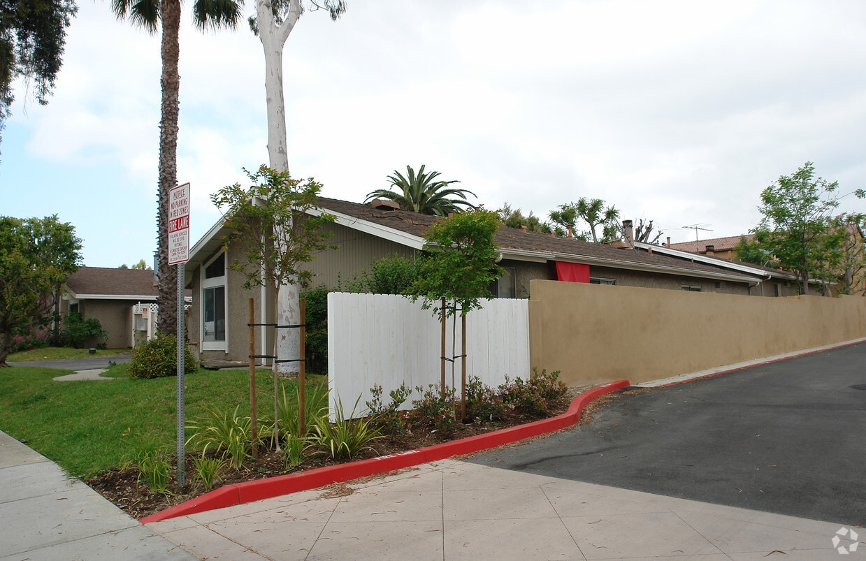Building Photo - 2445-2449 Orange Ave