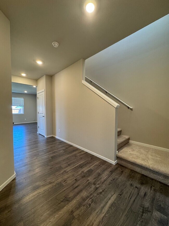 Building Photo - Modern 4-Bed Home for Rent