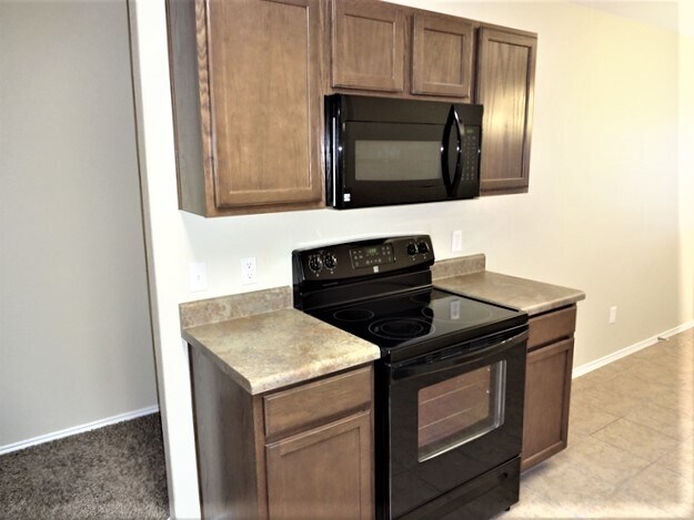 Building Photo - 905 Dexter Dr