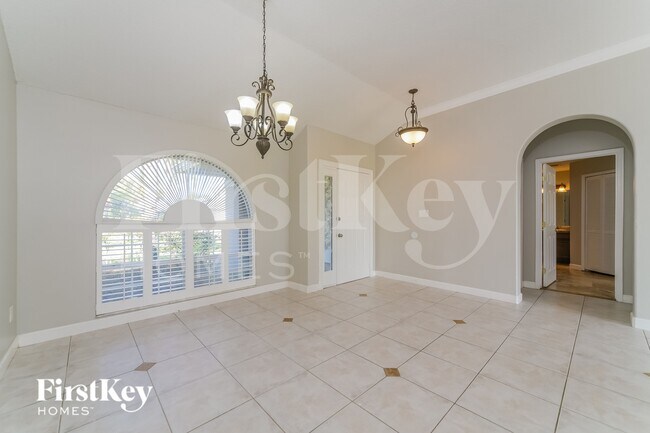 Building Photo - 3600 Molona Dr