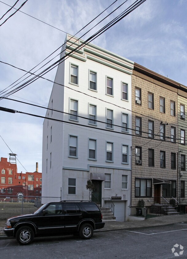 Foto del edificio - 725 Adams St