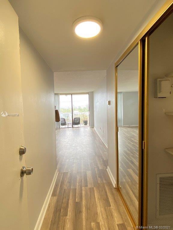 Foto del edificio - 2350 NE 135th St