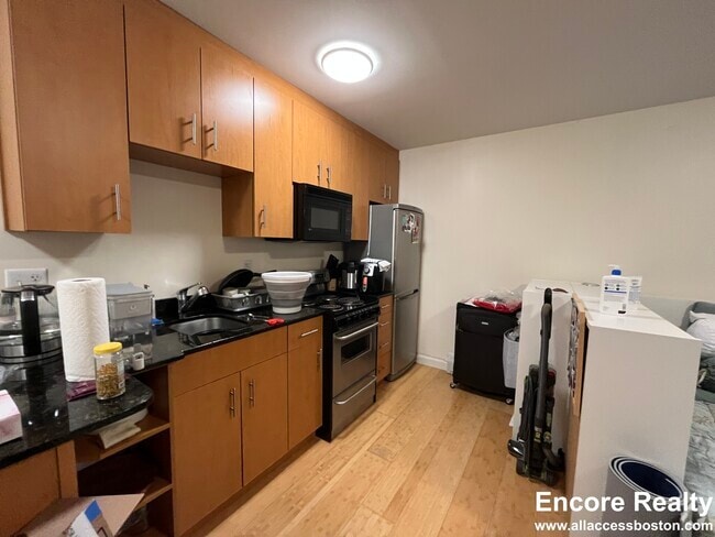 Building Photo - 462 Park Dr